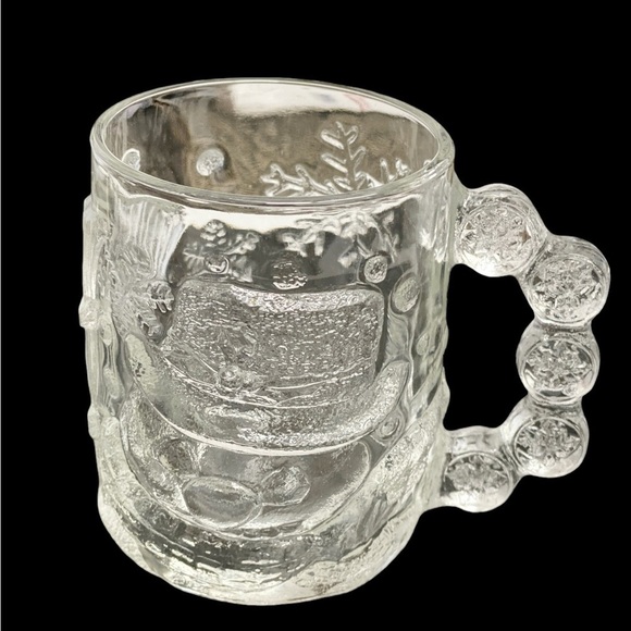 4 Vintage Luminarc USA
Snowman & Snowflake glass
Mugs, Coffee, Tea or Hot Cocoa - Picture 4 of 8